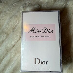 Dior Miss Dior Blooming Bouquet White Box with Pink Label